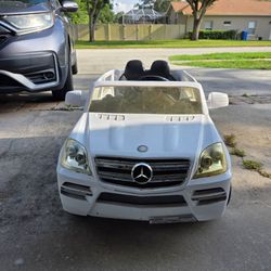 Rollplay 6V Mercedes-Benz GL450 SUV Powered Ride-On - White