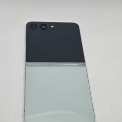 Samsung Galaxy Z Flip 5 256GB Unlocked Excellent Condition