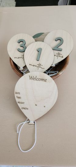 Wooden Baby Announcement and Milestone Balloon Discs Set