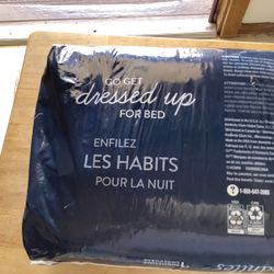 Goodnites Large Fits Size 10 -12 17 Count Nighttime Underwear .  Pick Up Only in Apple Valley.