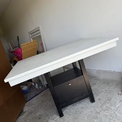 Square Counter Height /// Table