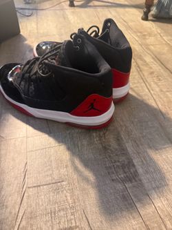 Air Jordan 11 Bred Sneakers