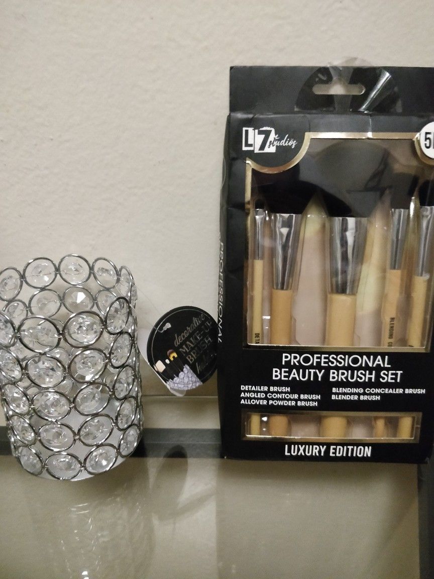 Makeup Brush Holder And Makeup  Brushes
