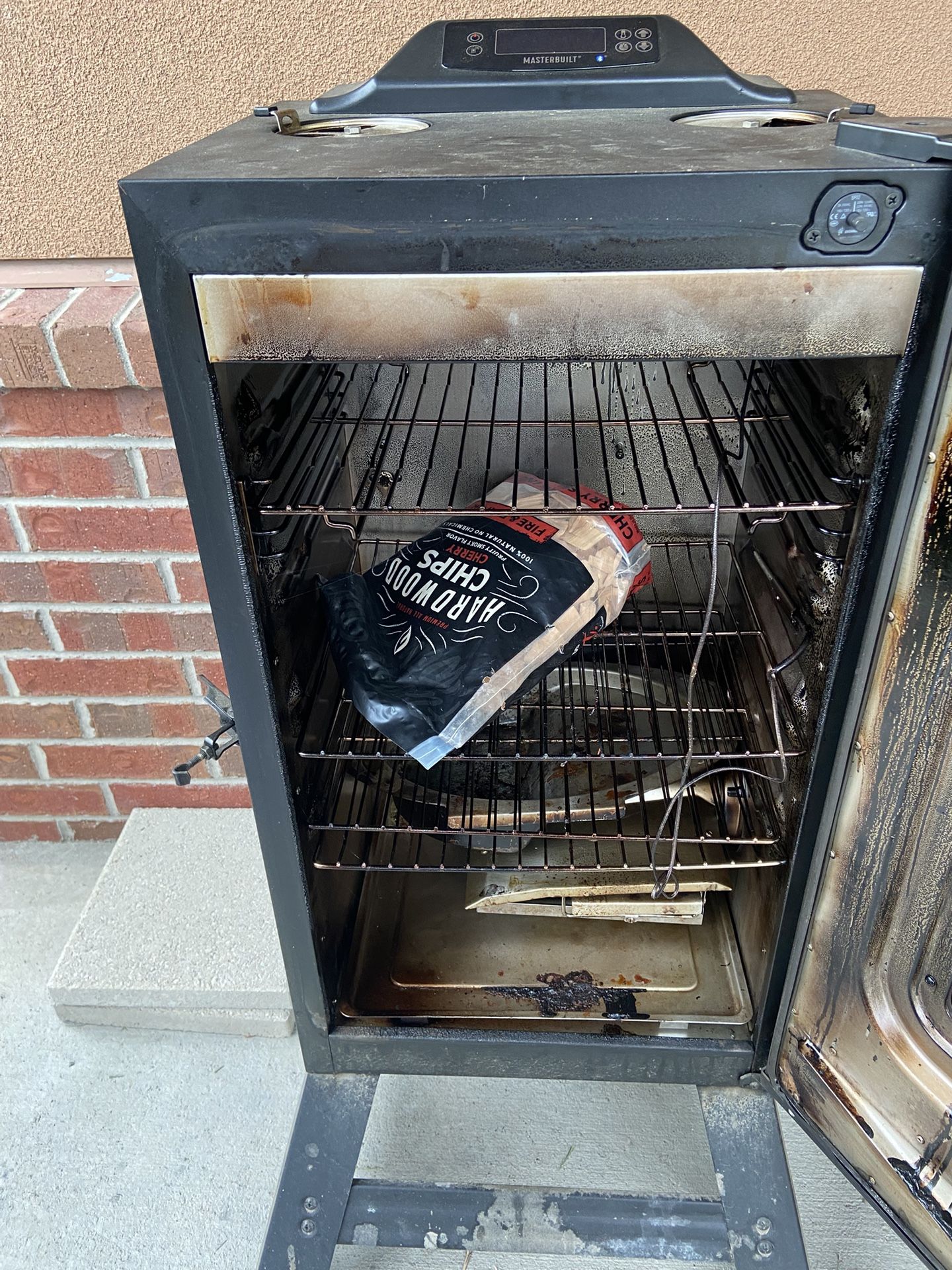Masterbuilt Electric Smoker