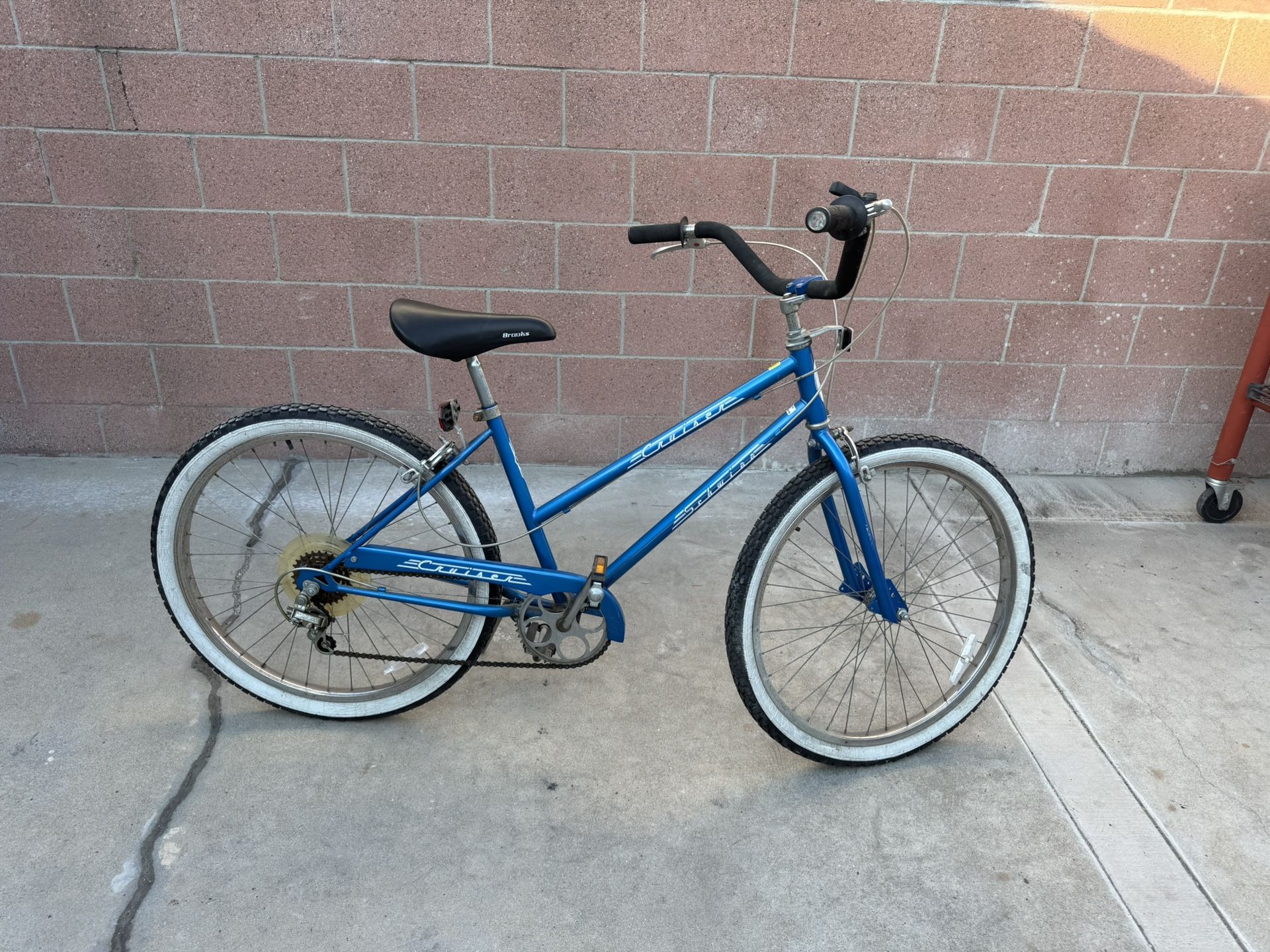 Schwinn cruiser bicycle.original Blue
