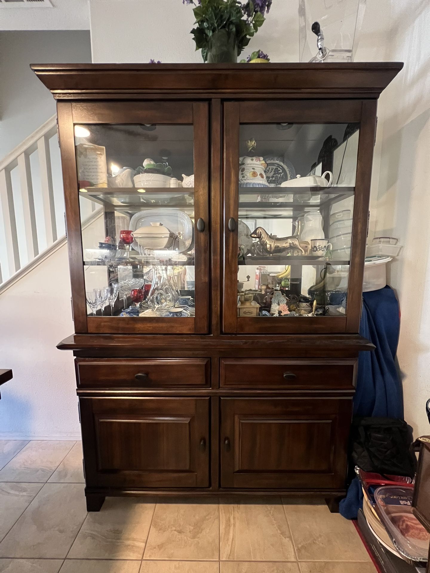 Solid Wood Vintage China Cabinet With Bulbs