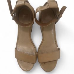Women’s tan ankle strap sandals with buckle detail #leathersandals size 8