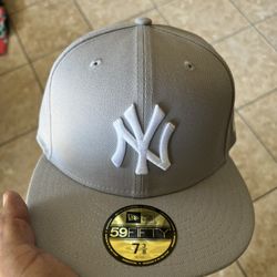 New York Yankees New Era Fitted Hat 🧢