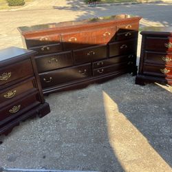 4 Pc Bedroom Set With Mirror