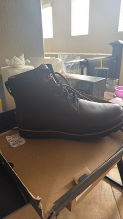 Male brown snow boots size 9