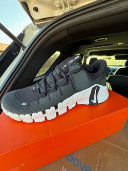 Nike free metcon 5 (Men’s size 9)