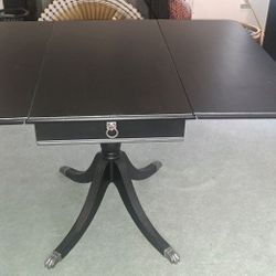 Table With Foldable Sides