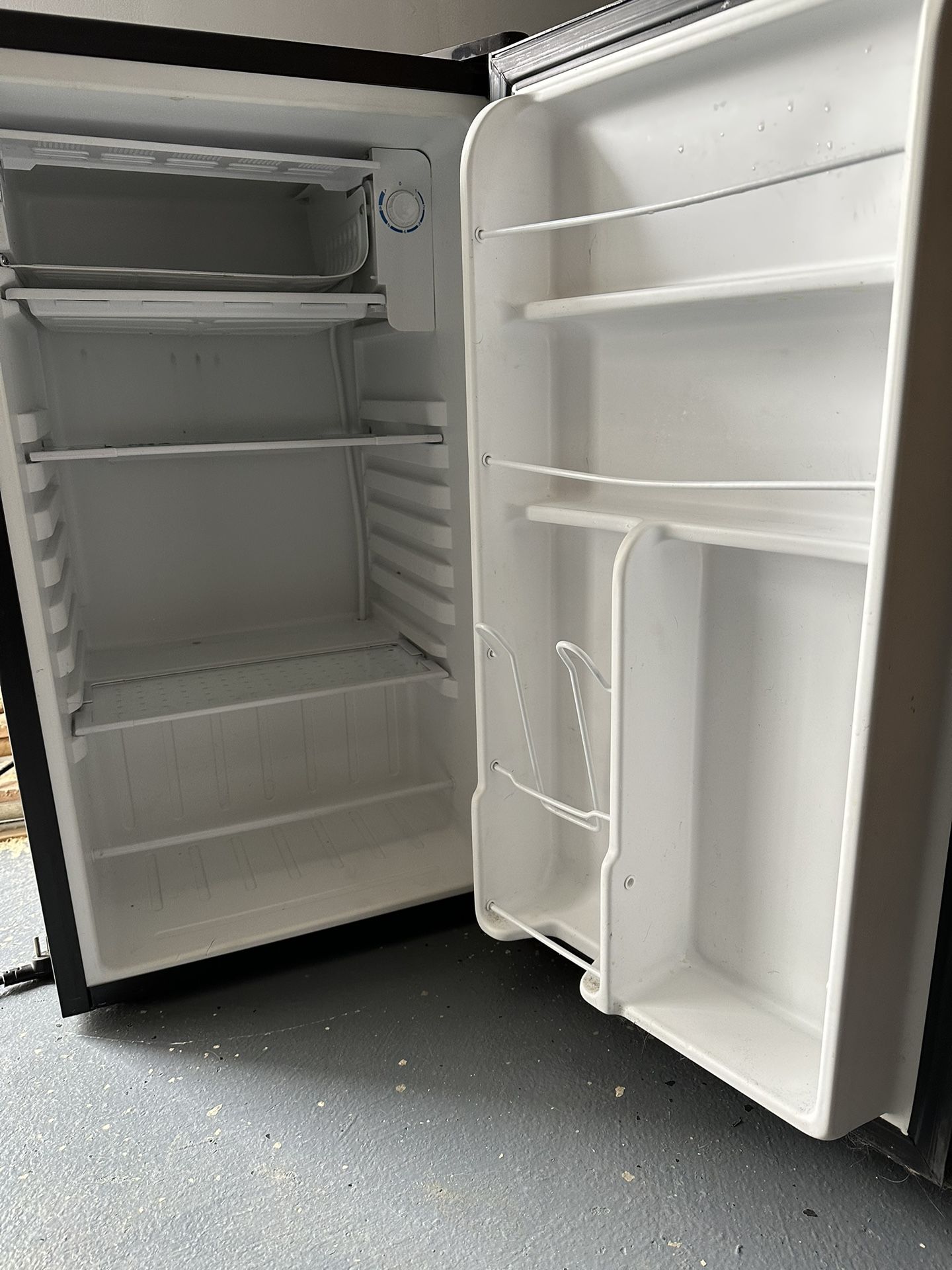 Compact Fridge: “Black + Decker 3.2 CU. FT” Dorm fridge (WHITE) for Sale in  South Bend, IN - OfferUp