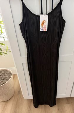 Black sleeveless maxi dress