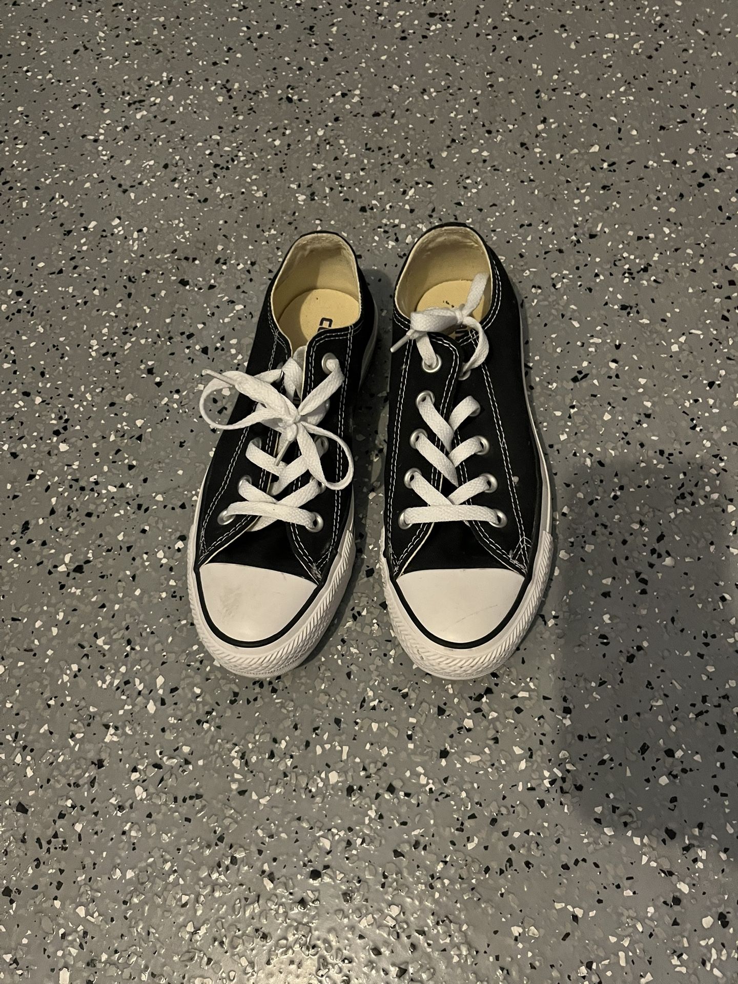 Converse Chuck Shoes Size 6