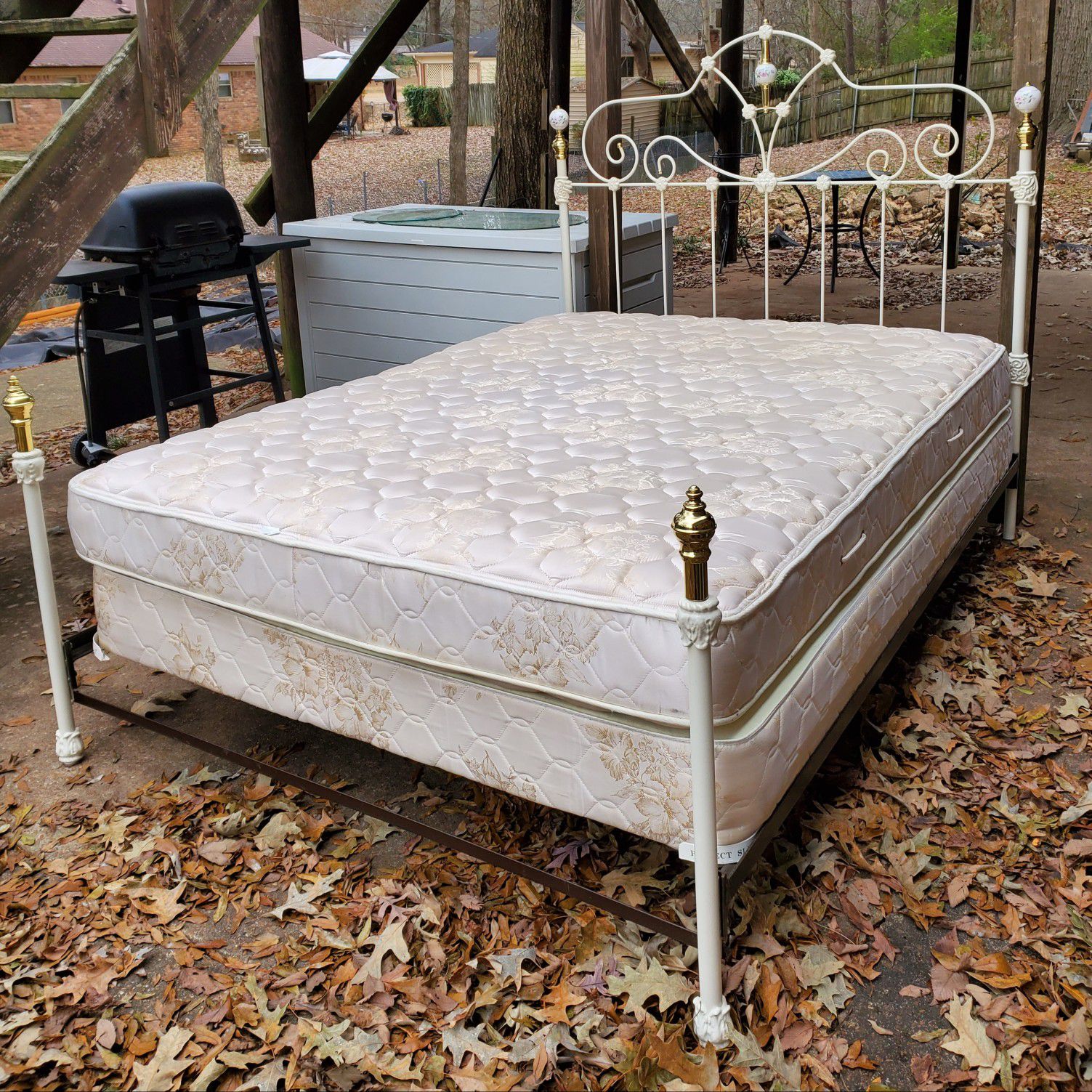 Nice iron Queen bed complete REDUCED FIRM $325