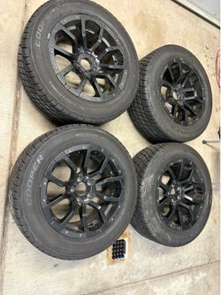 Upgraded boat rim and tire wheel combo 18” 5 x 4.5 lug pattern with new lug nuts 255/55/r18 like new