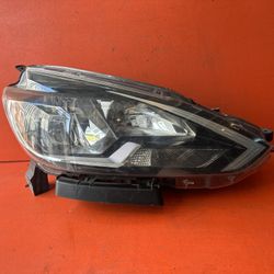 2016 2017 2018 Nissan Sentra Right Halogen Headlight OEM 260103YU0A