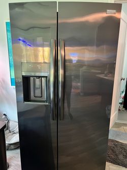 Frigidaire Gallery side by side Refrigerator black stainless Finish