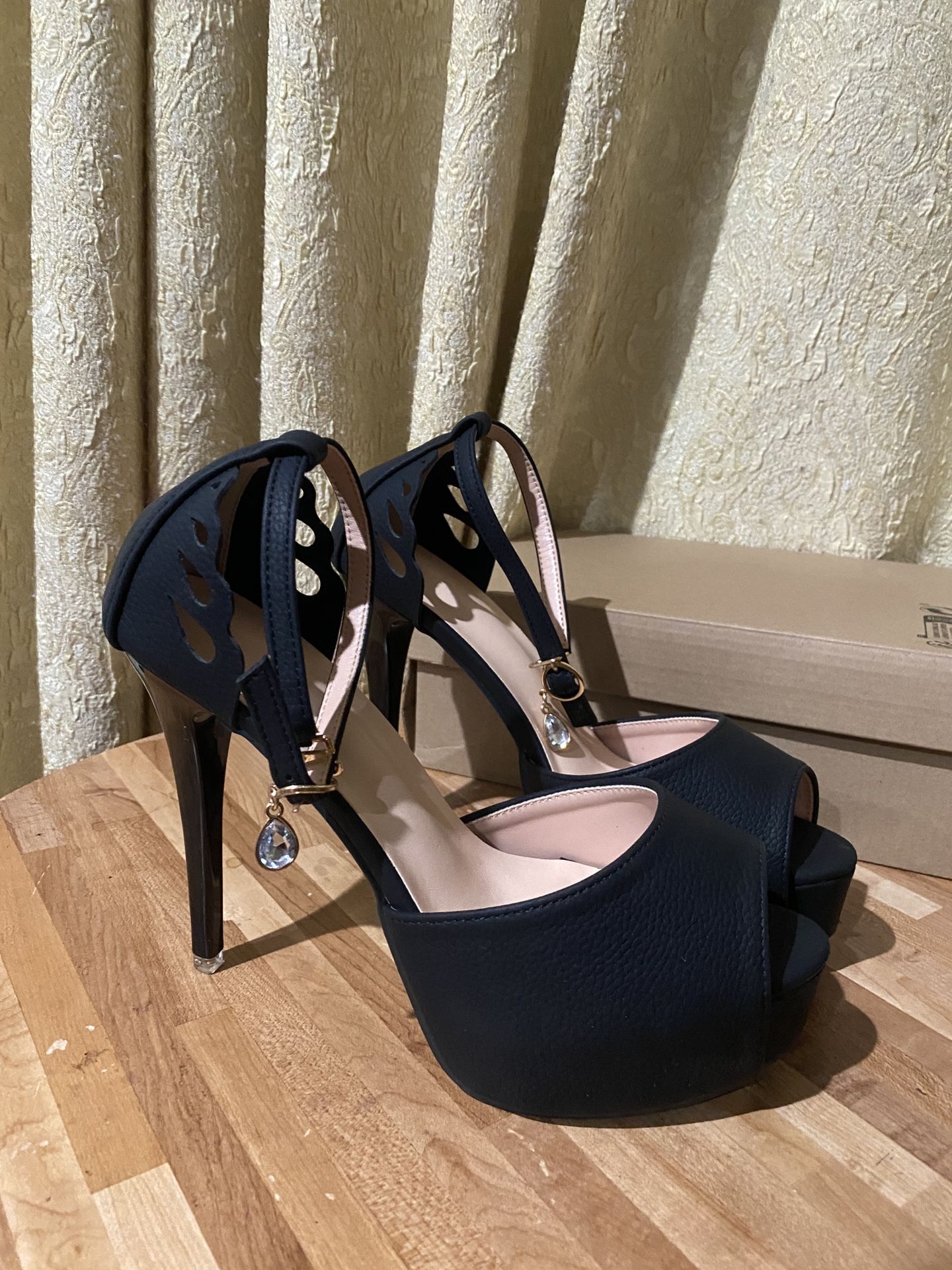 New High Heels Size 39 ( US 7.5-8)