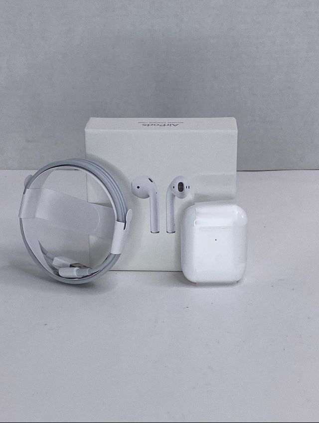 AirPods 2nd Generation with Wireless Charging Case & MFI Cable - White