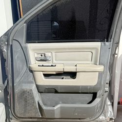 2010 Ram 1500 SLT door parts