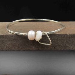 7" Sterling Silver Shell Pearl And Heart Charm Bangle Bracelet Vintage