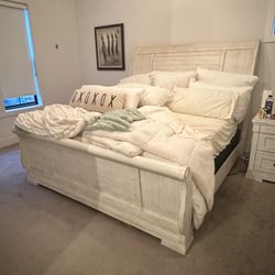 King-Sleigh Bedroom Set