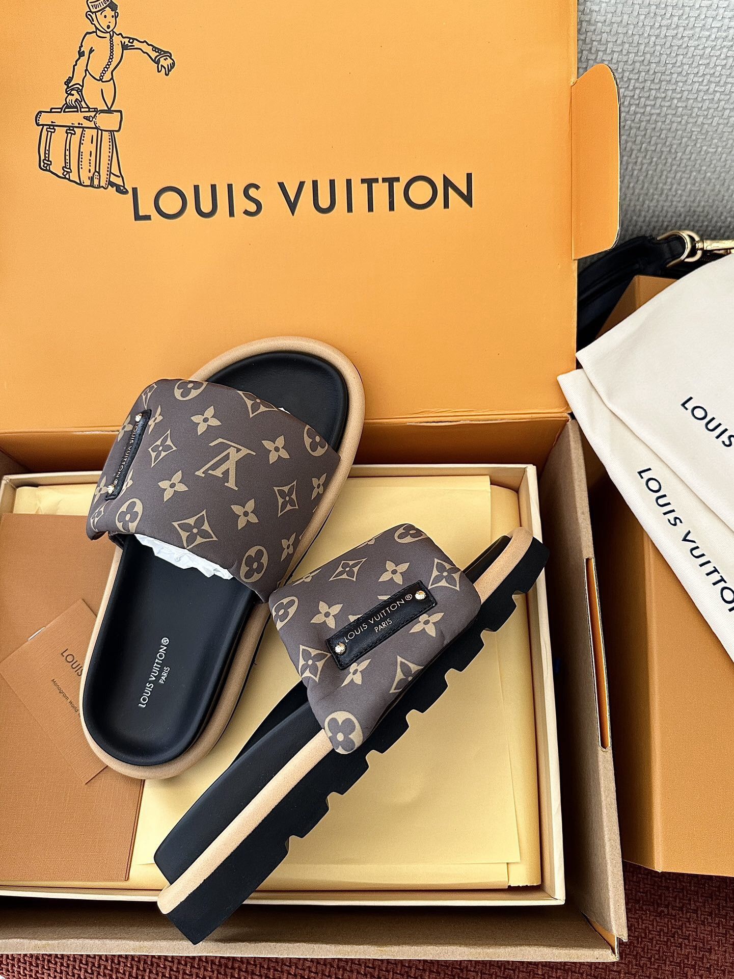 LV Louis Vuitton Women's Pool Pillow Old Flower Thick-soled Velcro Slippers (off27)