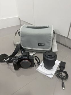 Sony A7iii with Lens Kit and case