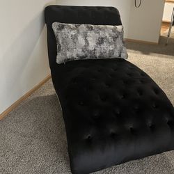 Ashley Harriette 4 Piece Couch Set