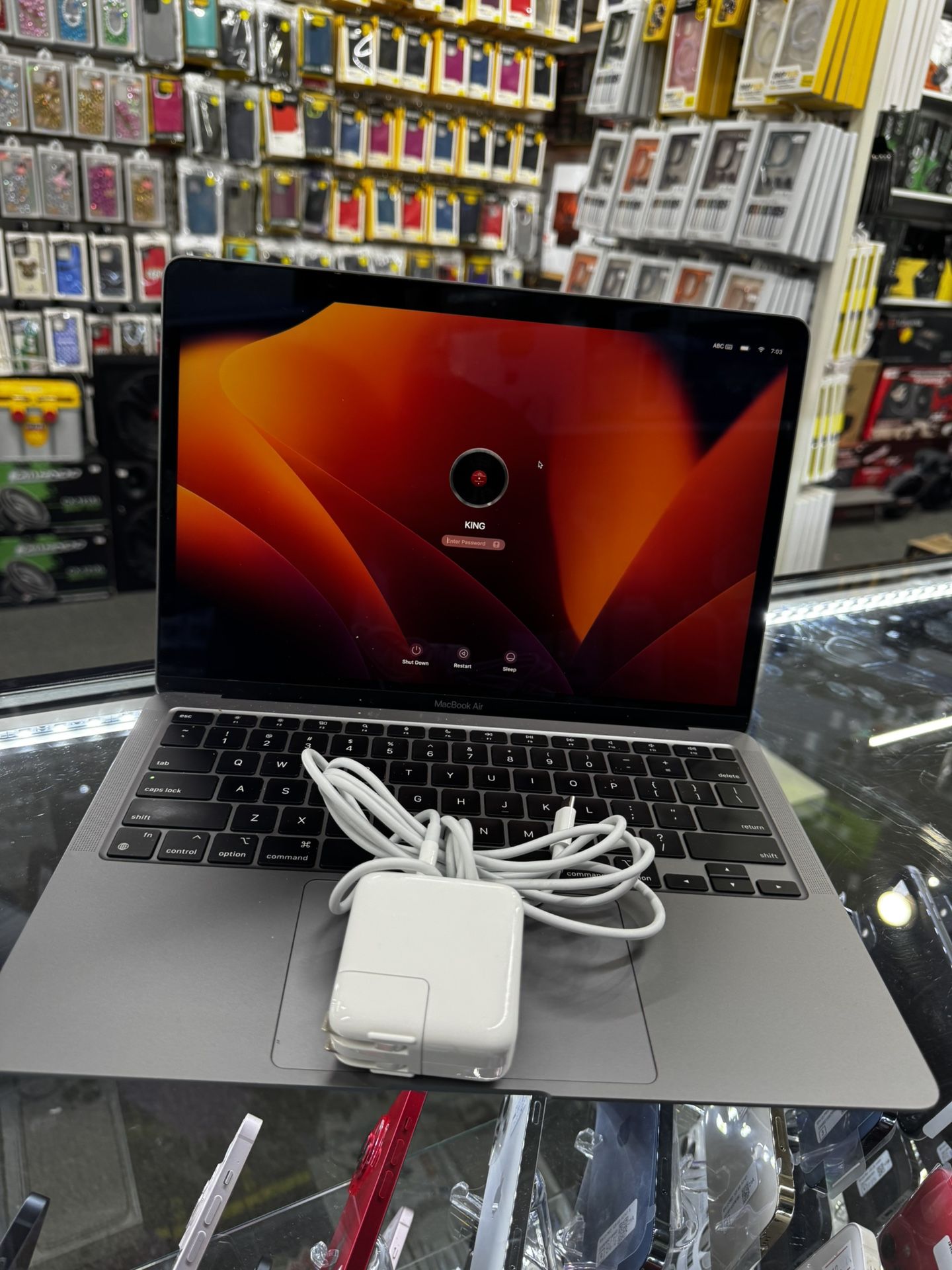 MACKBOOK. AIR 2020 M1. 8GB 256gb.