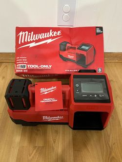 Milwaukee M18 18-Volt Lithium-Ion Cordless Electric Portable Inflator (Tool-Only)