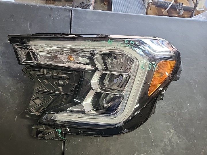 GMC Terrain Driver Left Side Headlight 2022 2023 2024 Part $390