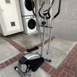  Sunny Health & Fitness SF-E905 Magnetic Elliptical Trainer
