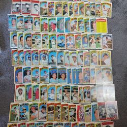 115 Card Lot of 72 Topps Commons. Great lot for Set Builders. Clean Cards, no Creases or Wrinkles.