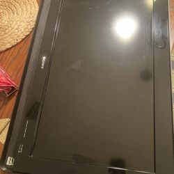 26.5 Inch SONY TV, Bravia w Wall bracket Included 