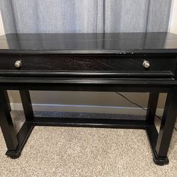 Black Desk 