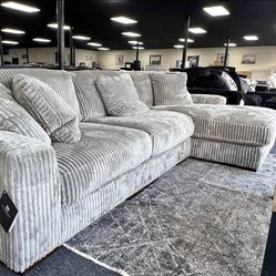 Lindyn 3-PC Sectional. 🚚WE DELIVER🚚