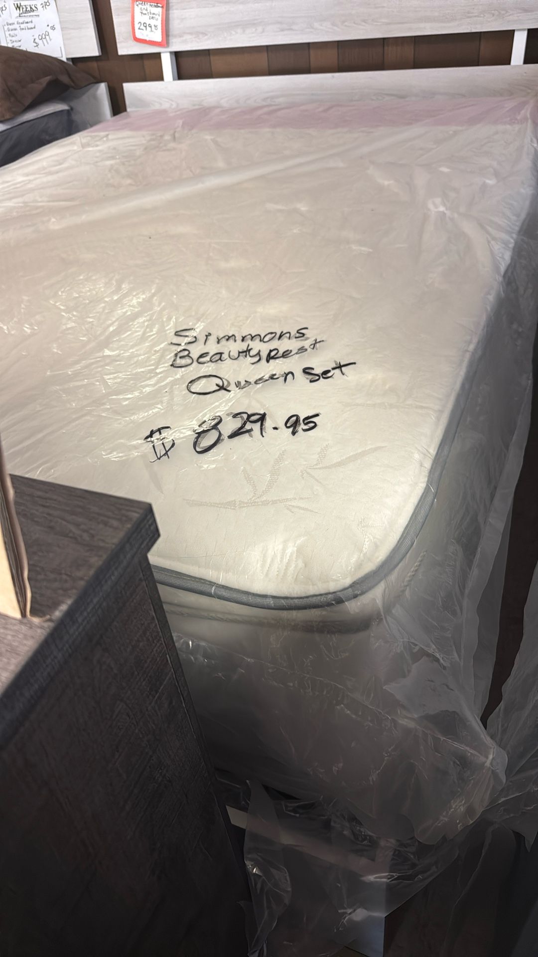 Queen size mattress set by Simmons beauty rest $829