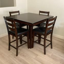 Like new Kitchen table with 4 chairs tables dining dinning 