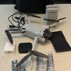 DJI Mini 3 Pro Fly More Combo