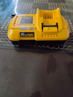 MAX FLEXVOLT 8 Amp Fast Charger
