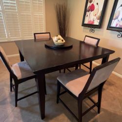 Dining Table And 8 chairs 