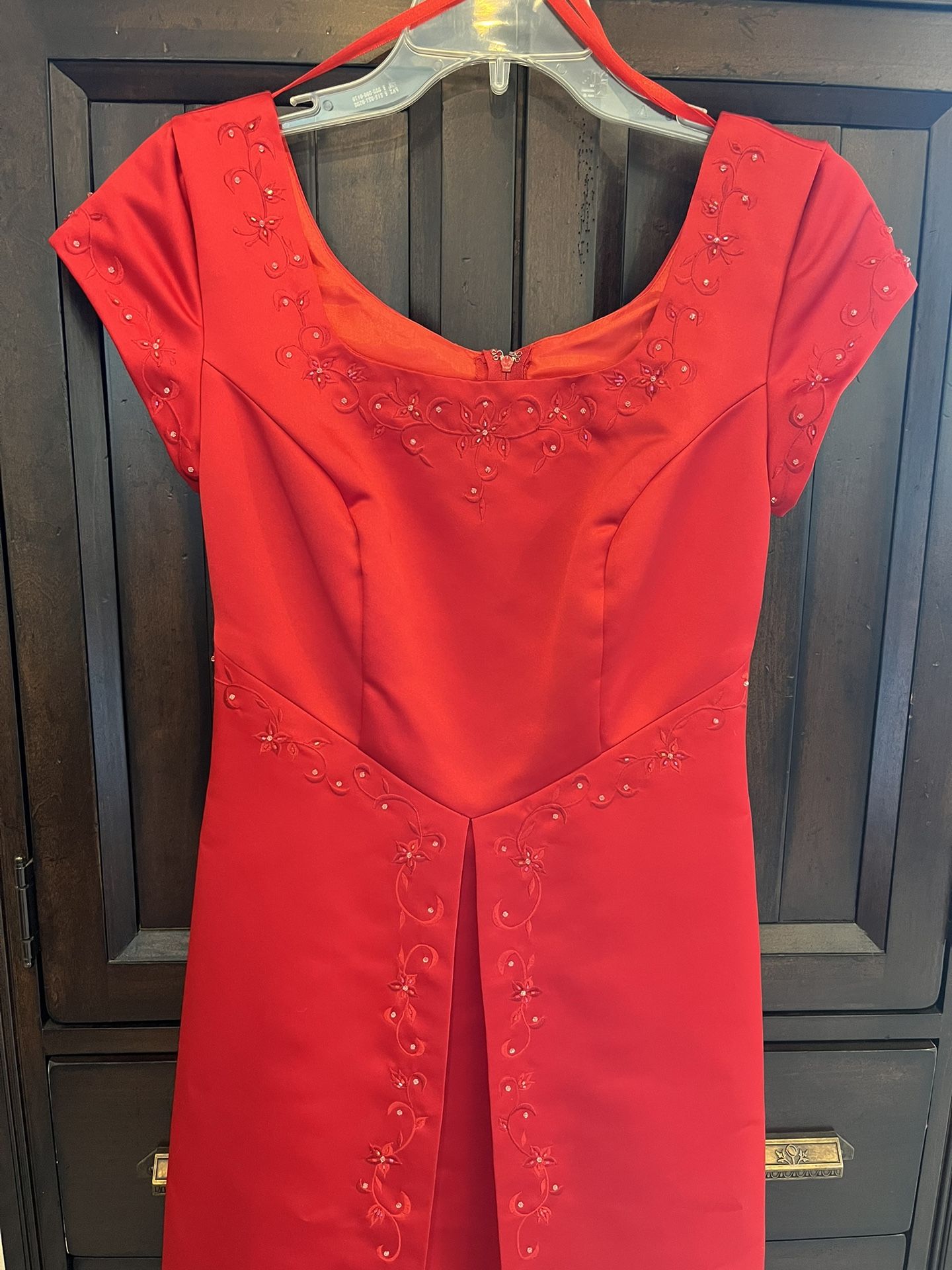 Red Dress, Formal