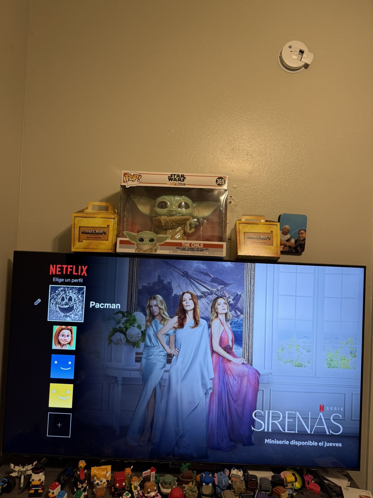 Samsung smart TV 65 inches like new