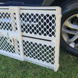 Plastic Pet Gate ,  26H X 25 W To 41 Wide 
