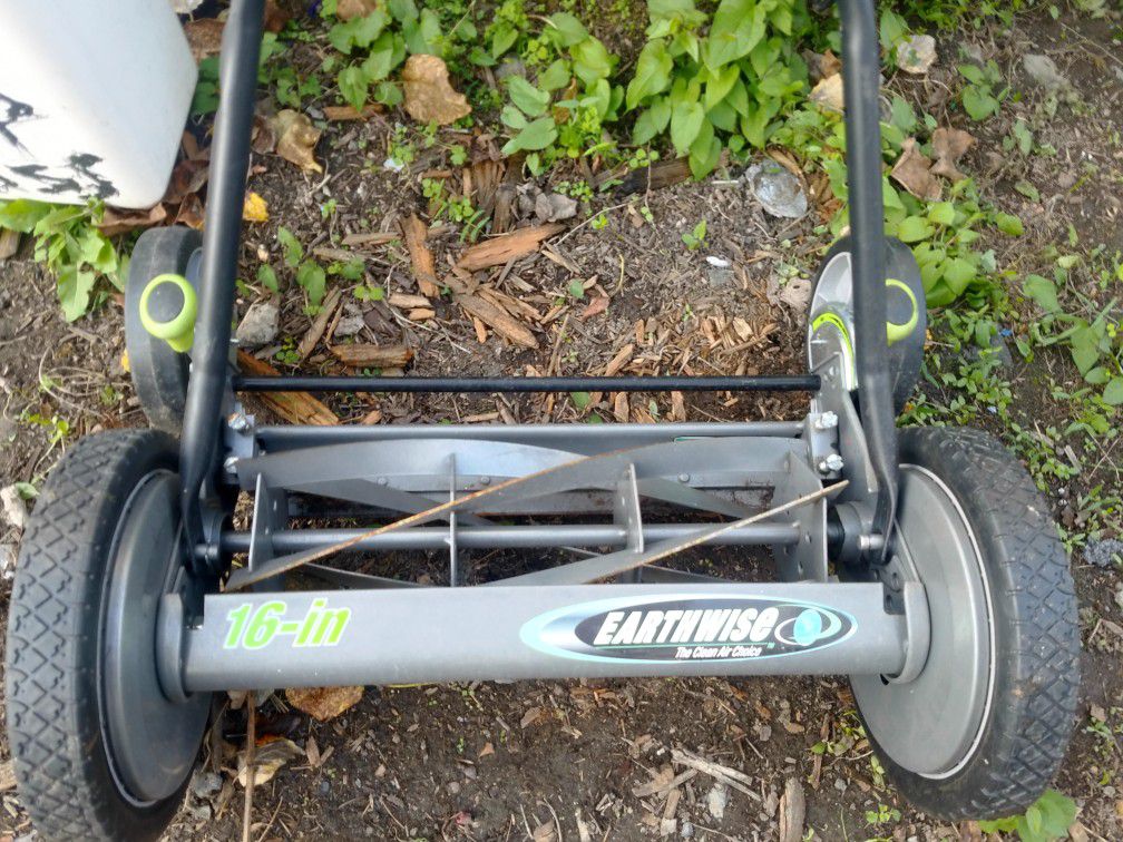 Manual push lawn mower 16 inch earthwise