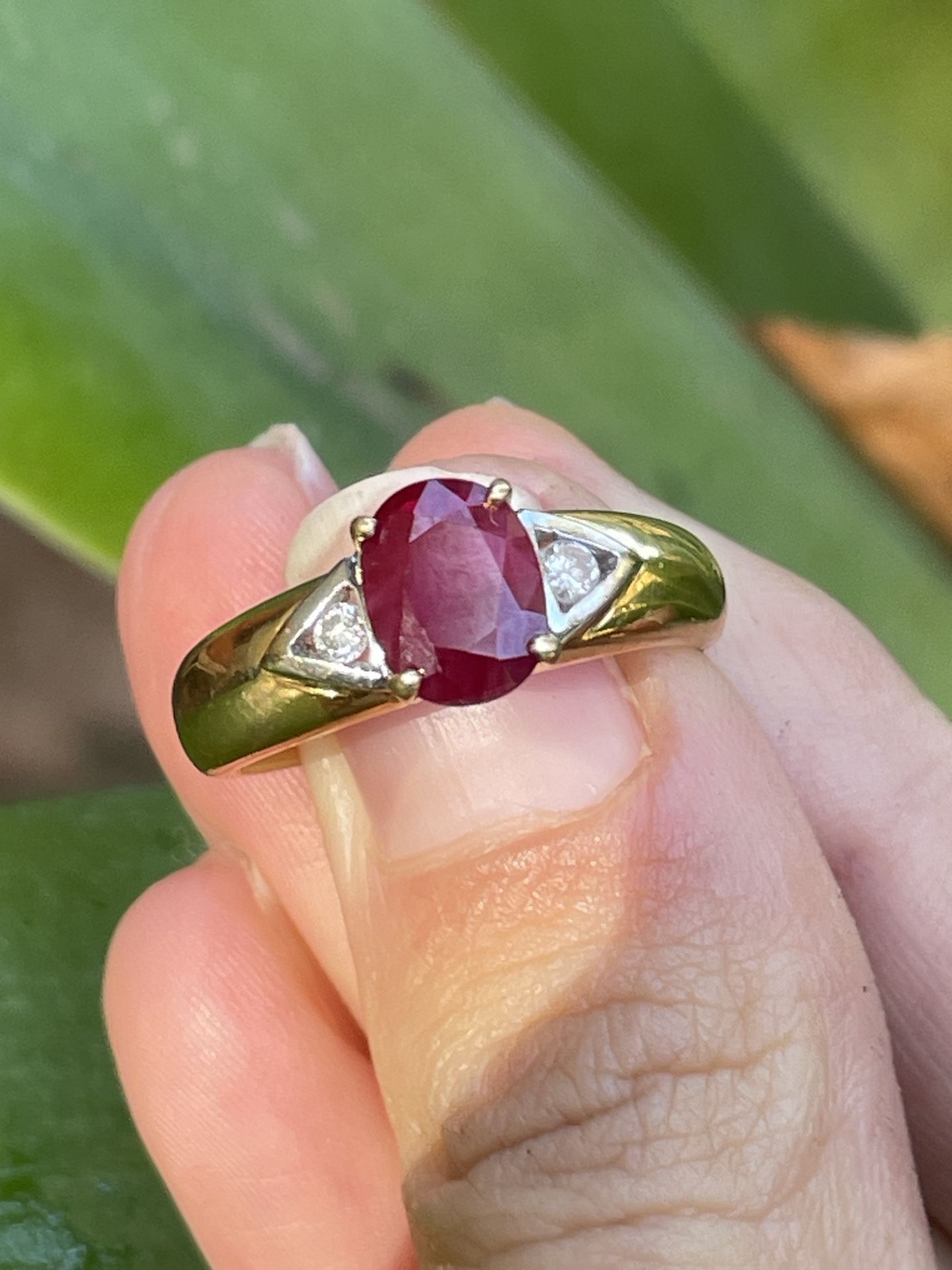 18k Gold Diamond And Ruby Ring