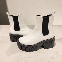 Size 6.5 w White Platform Gianni bini Chelsea boot closet clear out!